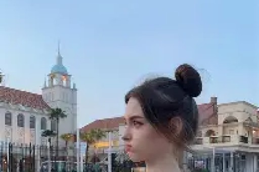 陪睡陪玩已过时！继迪丽热巴事件后圈内人再揭内娱阴暗面